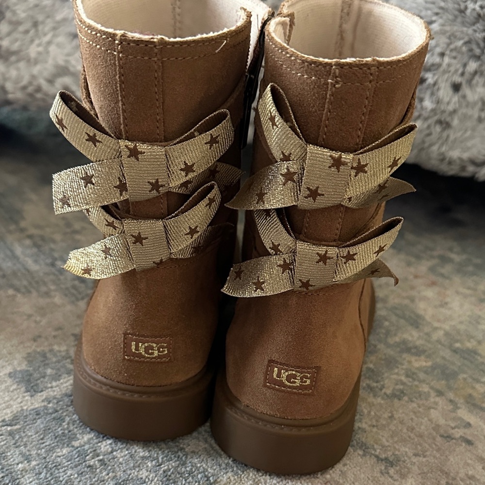 UGG Kids Tan bailey Boots with Starry Bow
